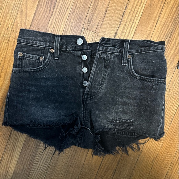 Levi’s Off Black Denim Shorts! - Picture 1 of 2